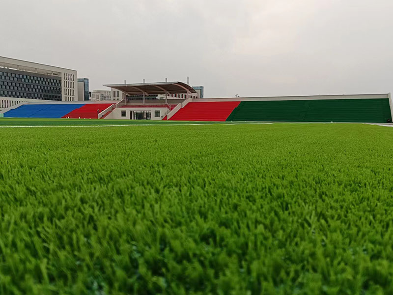 室外足球場看臺(tái)施工后效果